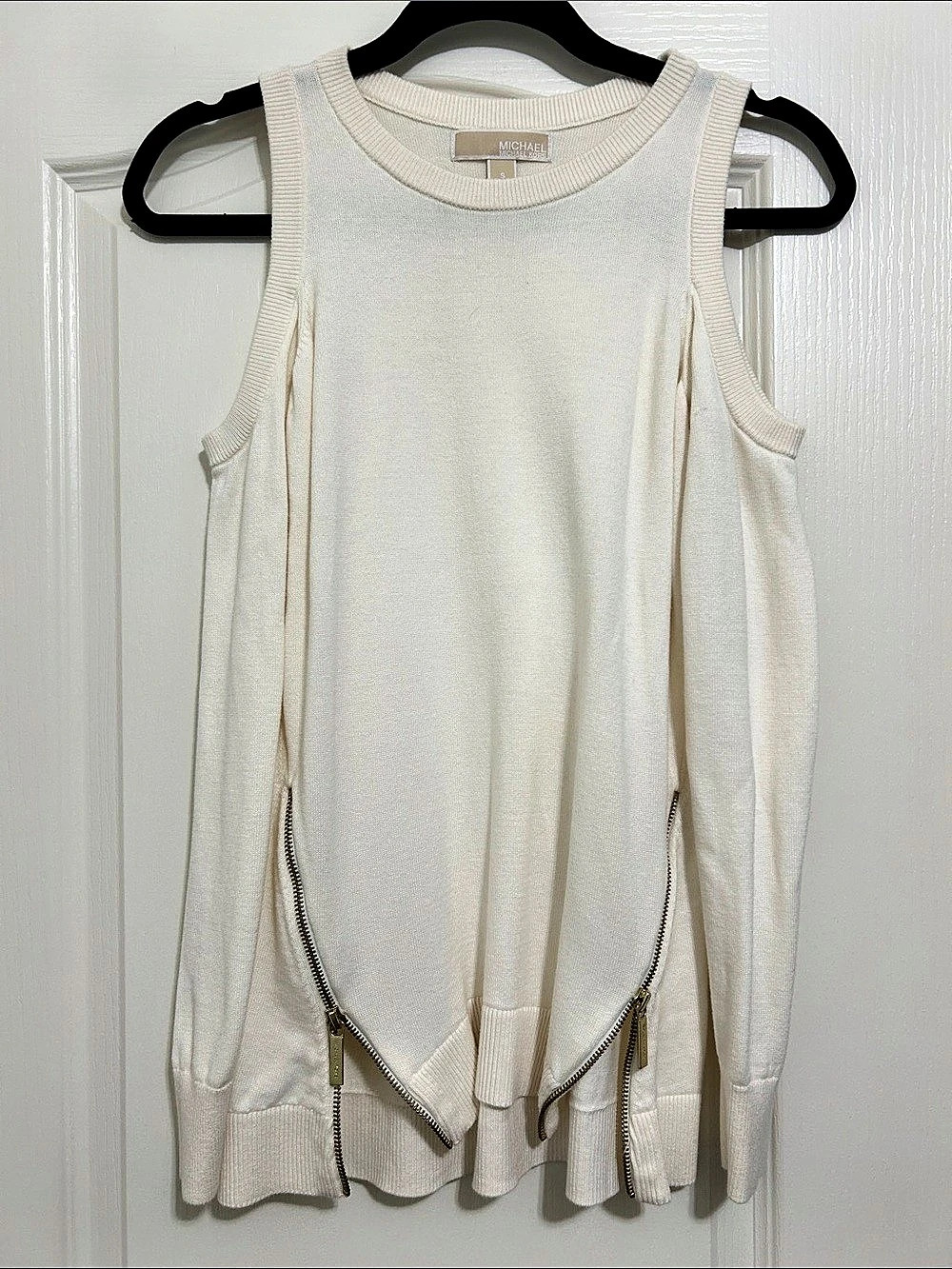 Michael Kors cold shoulder Sweater in Cream Size Small Like New